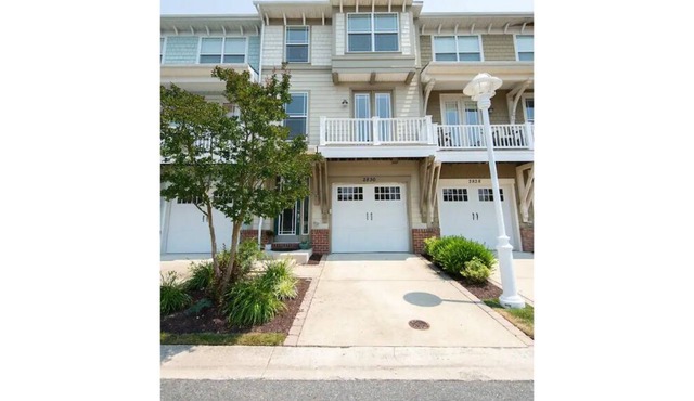 Waterside 4-Bedroom Chesapeake Styled Townhome