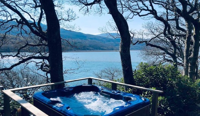 Waterside Cader Cabin with Hot Tub