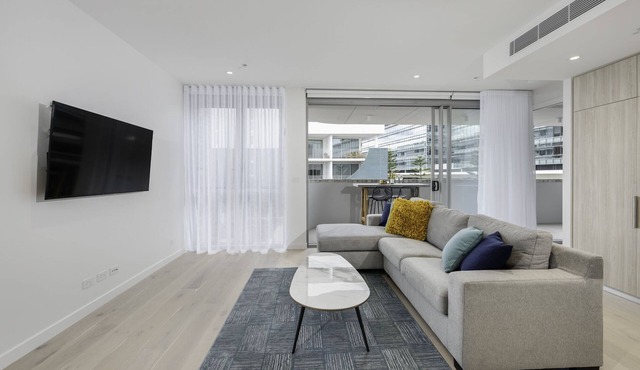 Waterside - Chic Living-Views-CBD-Free Parking