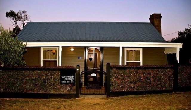 Waterside Cottage - Perfect Lakeside Location