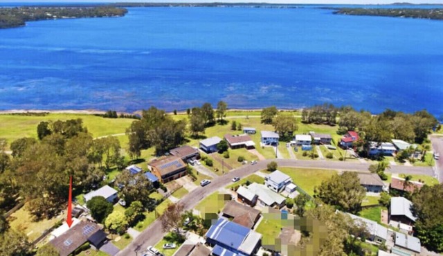 Waterside Holiday House