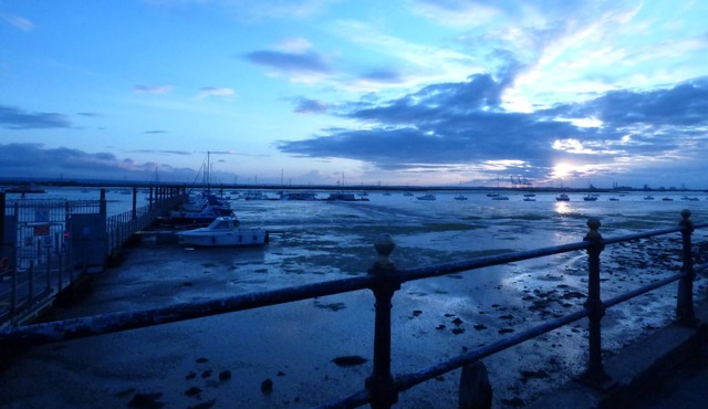 Waterside Listed Quaint Ex Fisherman’s Cottage