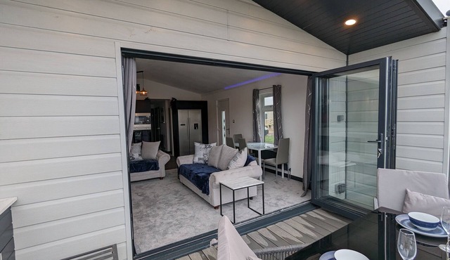 Waterside Lodge - Dog Friendly, Sutton on Sea