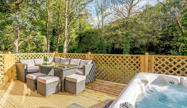 Waterside Lodge One - UK33351