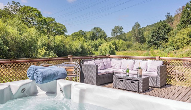 Waterside Lodge Sixteen - UK13038