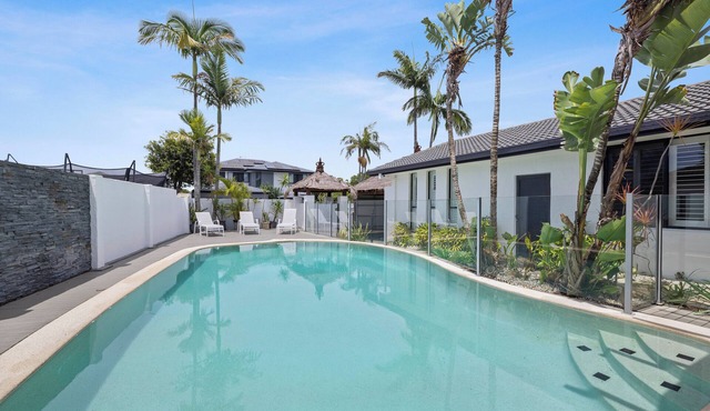 Waterside Oasis Broadbeach 5 Bedroom Water Views. Pet Friendly.