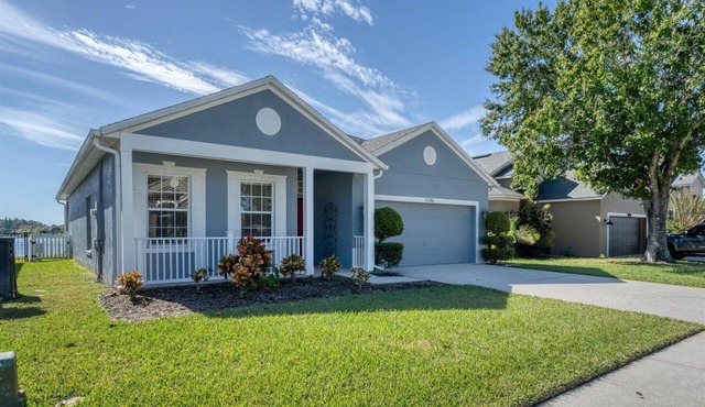 Waterside. Pet friendly. UCF area.