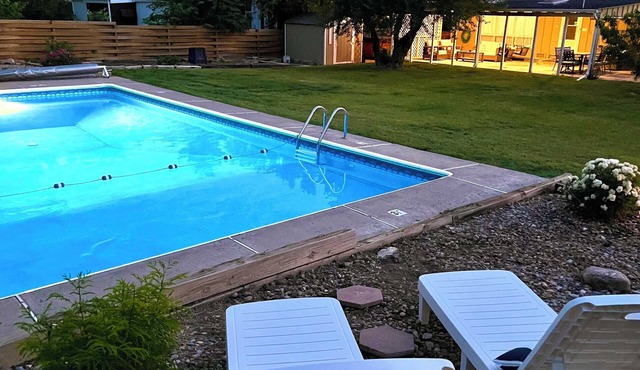 Waterside Retreat-Poolside Oasis,Hot Tub,and More