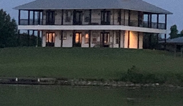 waterside views of oxbow, kayak,fishing, perfect spot, private deck/balcony