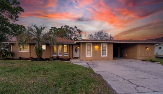 Waterside Villa - 4BD/2BA with a heated pool