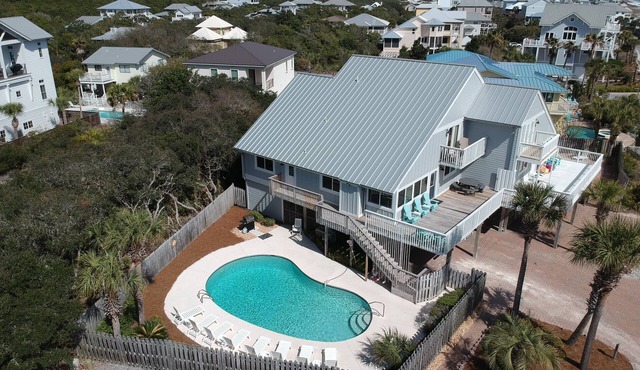 “Waterside Wave” - Gulf Trace - Private Pool - Sleeps 14 - 100 Steps to the Gulf - EV Charger -