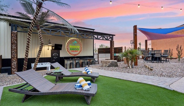Waterslide! Great for Groups! Hiking, Rooftop patio, HEATED pool, Views