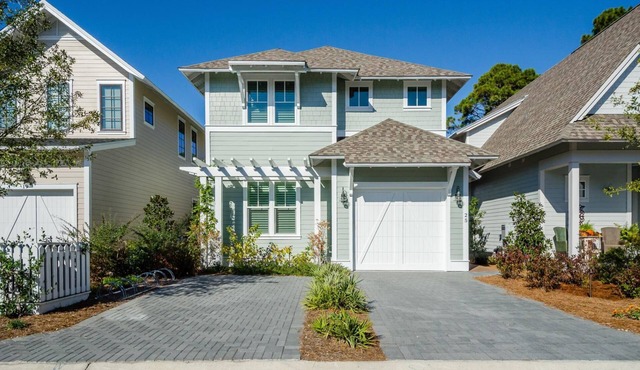 Watersound West! Flat screen TVs! Gourmet Kitchen!