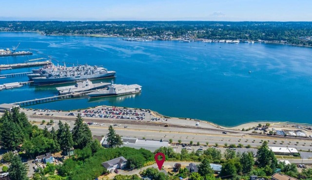 Waterview 4BR Home w/Hot Tub, Spa Bath & Game Room