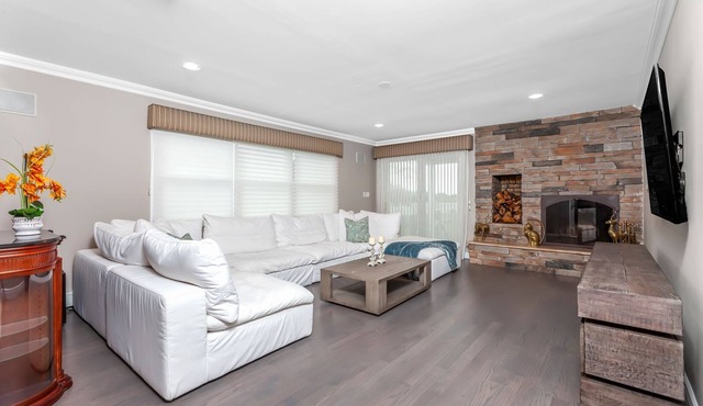 Waterview beach House with Private Beach
