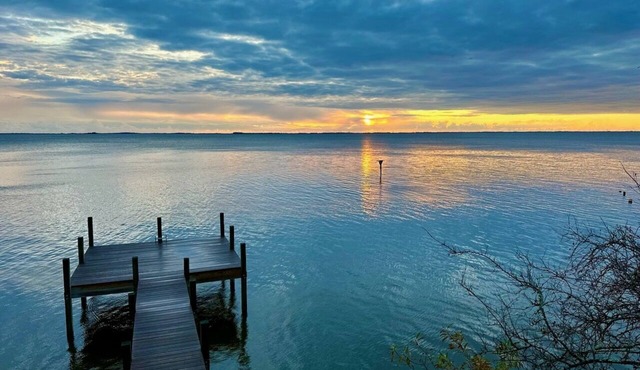 Waterview Cottage on the Currituck Sound with Private Dock & Kayaks