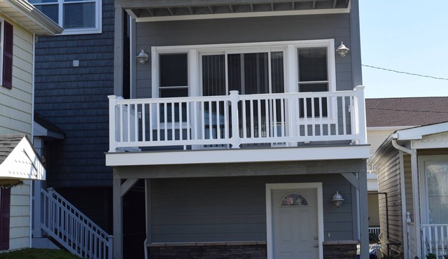 Waterview Cottage- Steps away from the beach