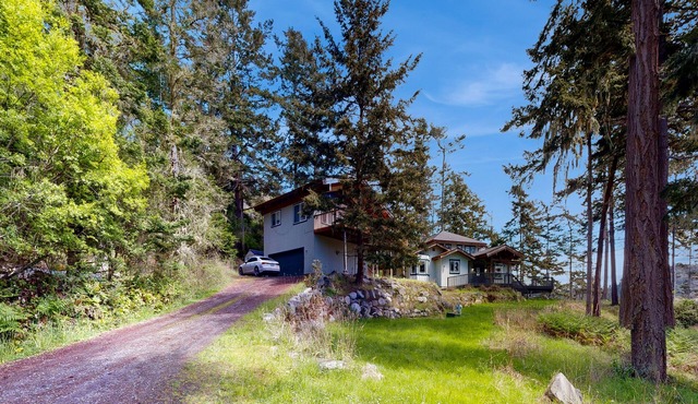 Waterview dog-friendly retreat with beach access, hot tub, and large deck