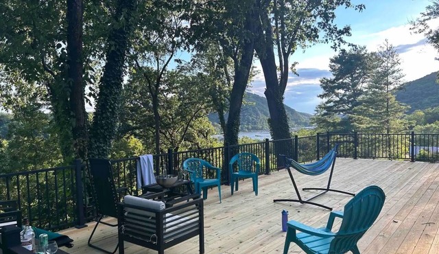 WATERVIEW HOME ON TOP OF A MOUNTAIN 1 Hr From DC