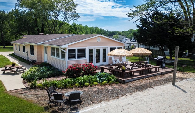 Waterview Retreat with Beach Volleyball near Marina and Local Wedding Venues