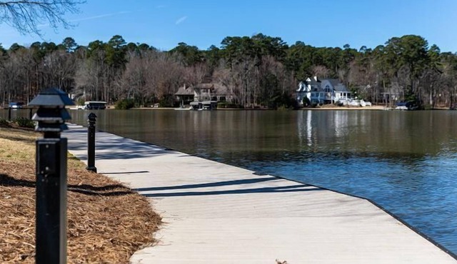 Waterview Retreat with fabulous lake views at Marina Cove