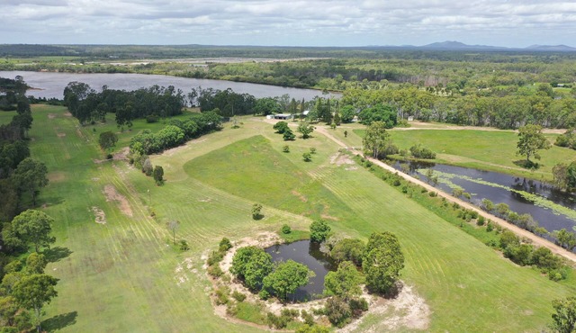 WaterviewCottage river front accommodation 1086 coast road Baffle Creek