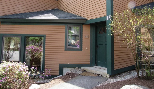Waterville Valley Roomy Vacation Condo close to Town Square!