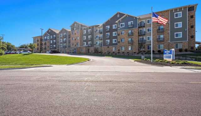 WaterWalk Extended Stay by Wyndham Kansas City - Overland Pk