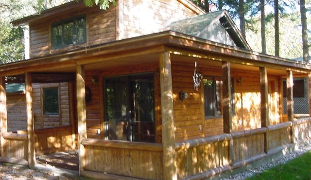Waterway Cottage; Michigans Inland Waterway/River/Mullett/Burt Lake/Straits Mack