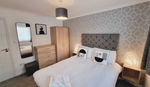 Watford WD18 - Central 2Bedroom/1Bathroom Flat w/FREE WiFi and Parking