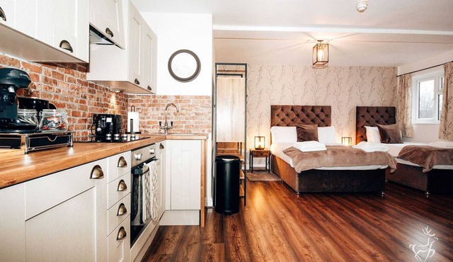 Watford WD18 - Sleek and Pet-friendly Studio Flat with FREE WIFI and PARKING