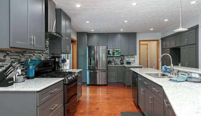 Watkins Glen, Corning, Finger Lakes 3 BR 3 Bath w/Hot Tub