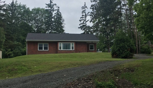 Watkins Glen lake view rental