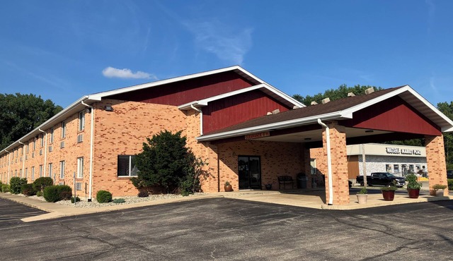 Watseka 24 Inn & Suites