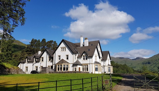 Wattie Cottage - historic Arts & Crafts house with loch views