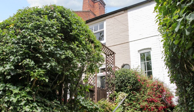 WATTLE COTTAGE, pet friendly, character holiday cottage in Malpas