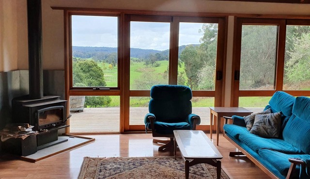 Wattle Hill Holiday House - perfect for hikers, bikers, rest and relaxation