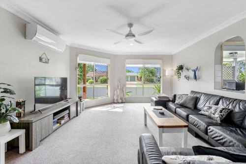 'Wattlebird Lane' Sunny Family-Friendly Abode
