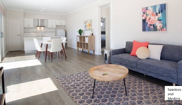 "Wattleseed" @ Yea Springs - affordable luxury right by the Railtrail