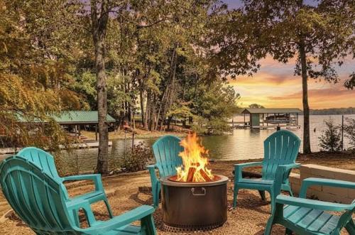 Watts Barr Waterfront Retreat