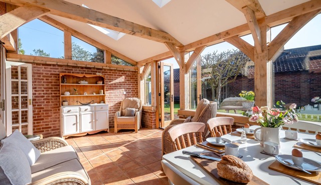 Watts Cottage - Two Bedroom House, Sleeps 5