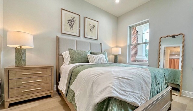 Watula on the Square - Luxury Downtown Retreat