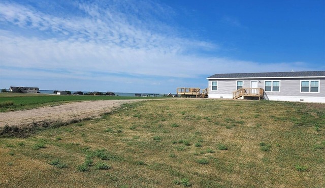 Waubay Lake Retreat- Huge deck, firepit, AC