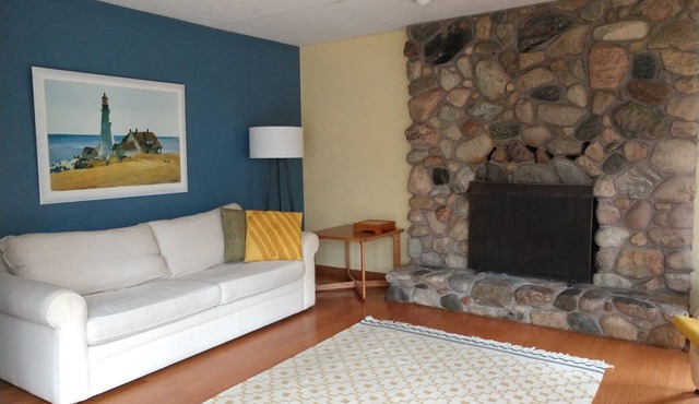 Waukazoo Woods getaway. Equally close to downtown Holland and Lake Michigan