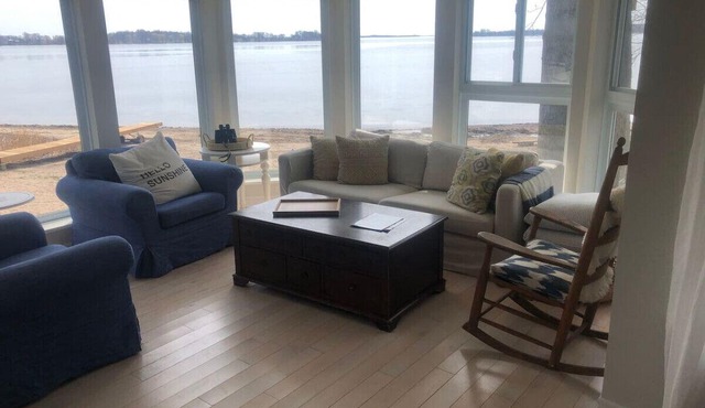 Waupoos Beach Commons: Beach Front House & Chalet