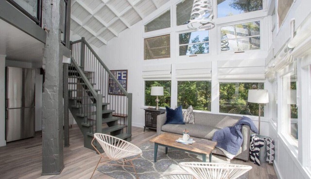 Waupoos Commons - Beach Front Chalet
