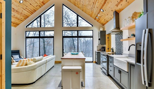 Wausau Chalet- 3BR w/Dock & Lake w/River Access