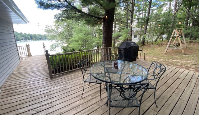 Wautoma lakefront cottage 3 bd/3 ba, 10 mins from ski hill