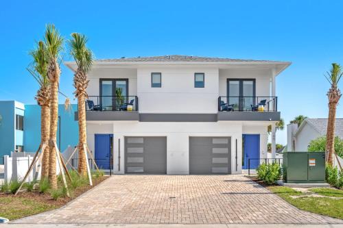 Wave Haven - 4 Luxury Units - 10BR 12BA Total - Sleeps 6 or 8 Per Unit - Hot Tub - Across from Beach - Rocket and Beach Views