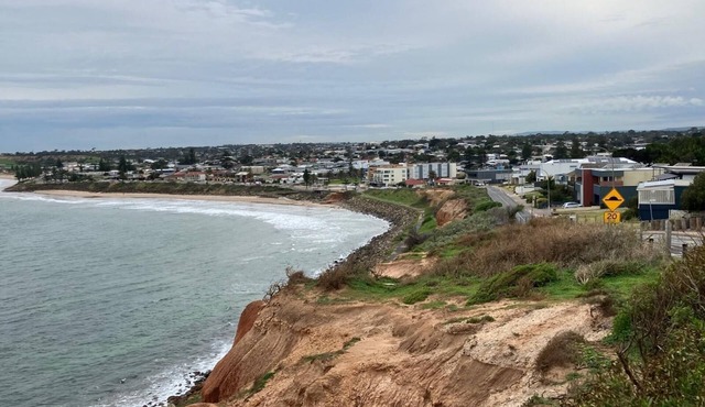 Wave N Sea Shore by Wine Coast Holiday Rentals - Ground floor residence with unbeatable ocean views